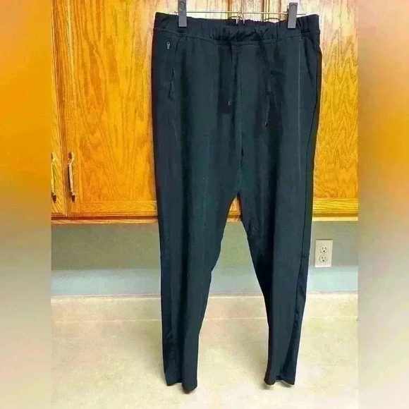 Abercrombie & Fitch black joggers size medium - Picture 1 of 3